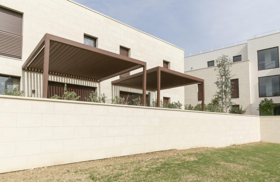 Exceptionnel Villa neuve  avec jardin